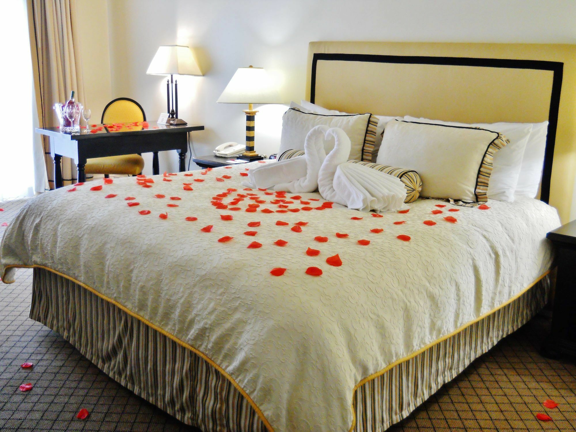 Ramada By Wyndham Las Cruces Hotel & Conference Center Exterior photo